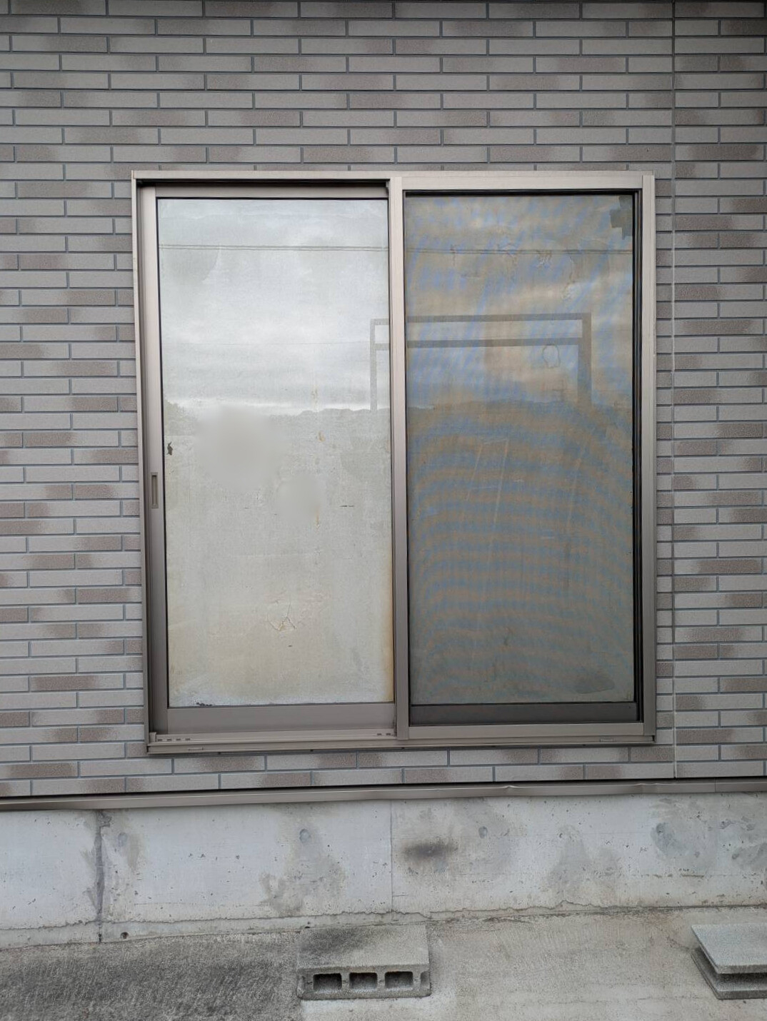 窓の達人！アーキサプライの後付けシャッターで住まいをアップレート❕安心と快適を叶える施工事例の施工前の写真1