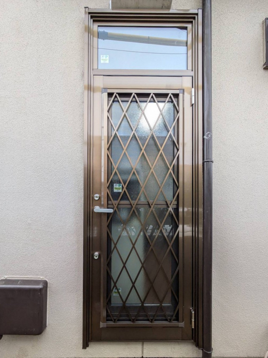 窓の達人！アーキサプライの気持ちよく使える勝手口へ、小さなリフォームを🚪の施工後の写真1