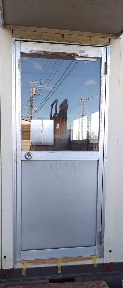 大成トーヨー住器のドア交換｜汎用ドア｜リフォーム｜大井町の施工前の写真1