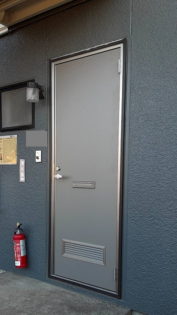 大成トーヨー住器の物置ドア｜アパートドア｜汎用ドア｜本厚木市の施工後の写真1