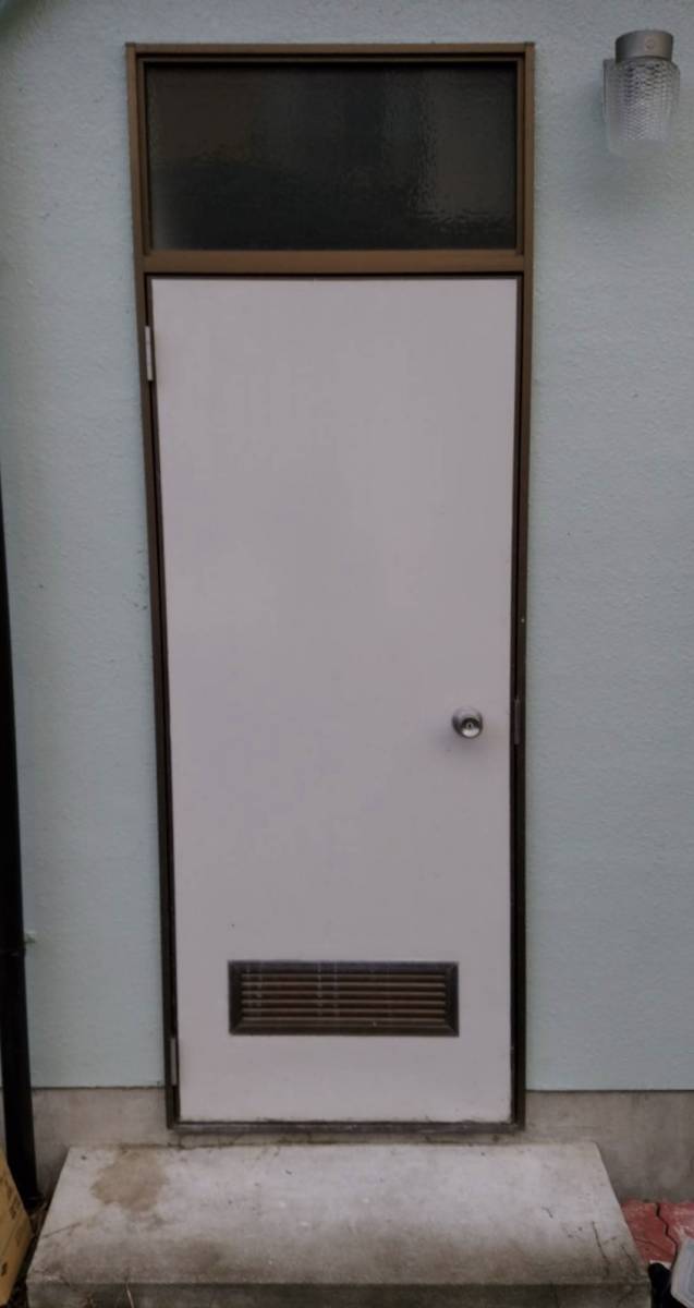 大成トーヨー住器のリシェント勝手口ドア取替工事の施工前の写真1
