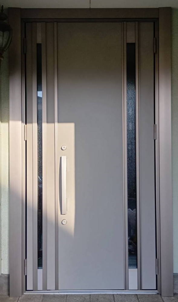 大成トーヨー住器の1日で玄関交換が可能な商品リシェント玄関ドアのご紹介です!の施工後の写真1