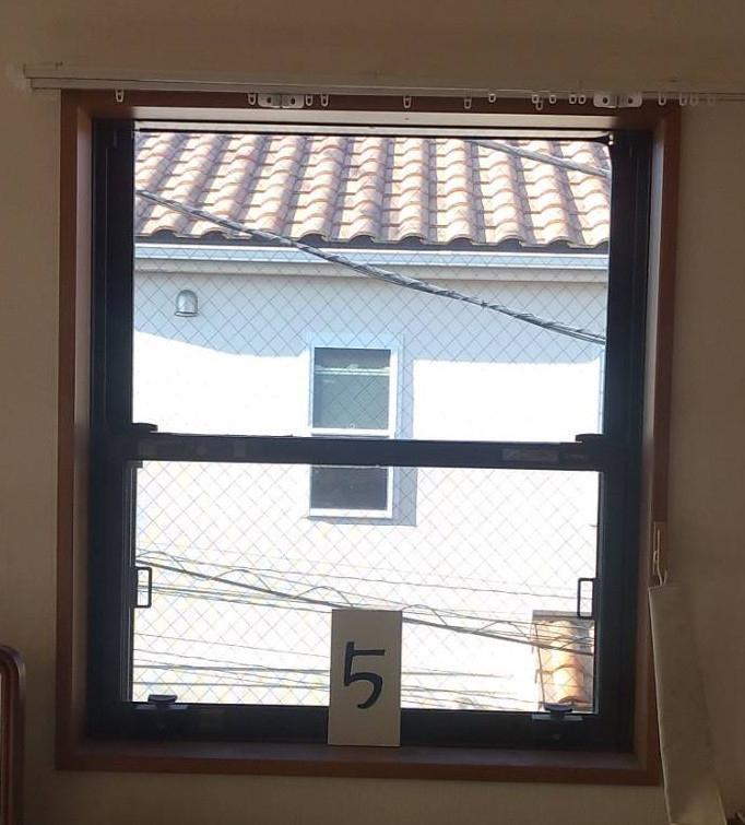 大成トーヨー住器の内窓取付施工|インプラス|補助金対象商品|小田原市内の施工前の写真1