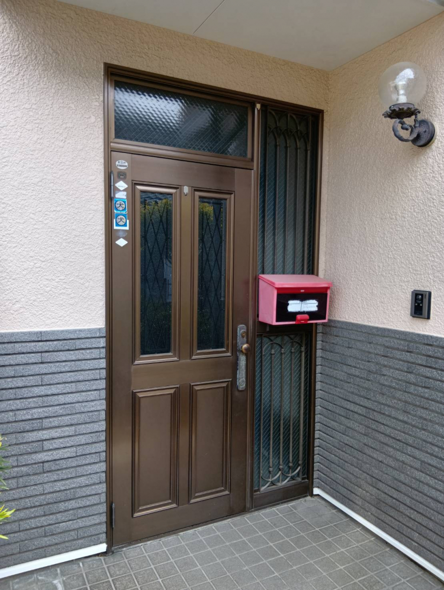 大成トーヨー住器の玄関ドア｜リシェント｜玄関ドアリフォーム｜小田原市｜平塚市の施工前の写真1