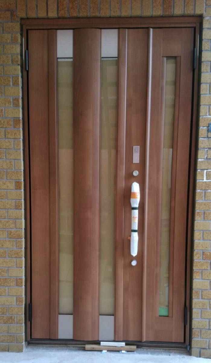 大成トーヨー住器の【１ｄａｙリフォーム】リシェント玄関ドア工事の施工後の写真1