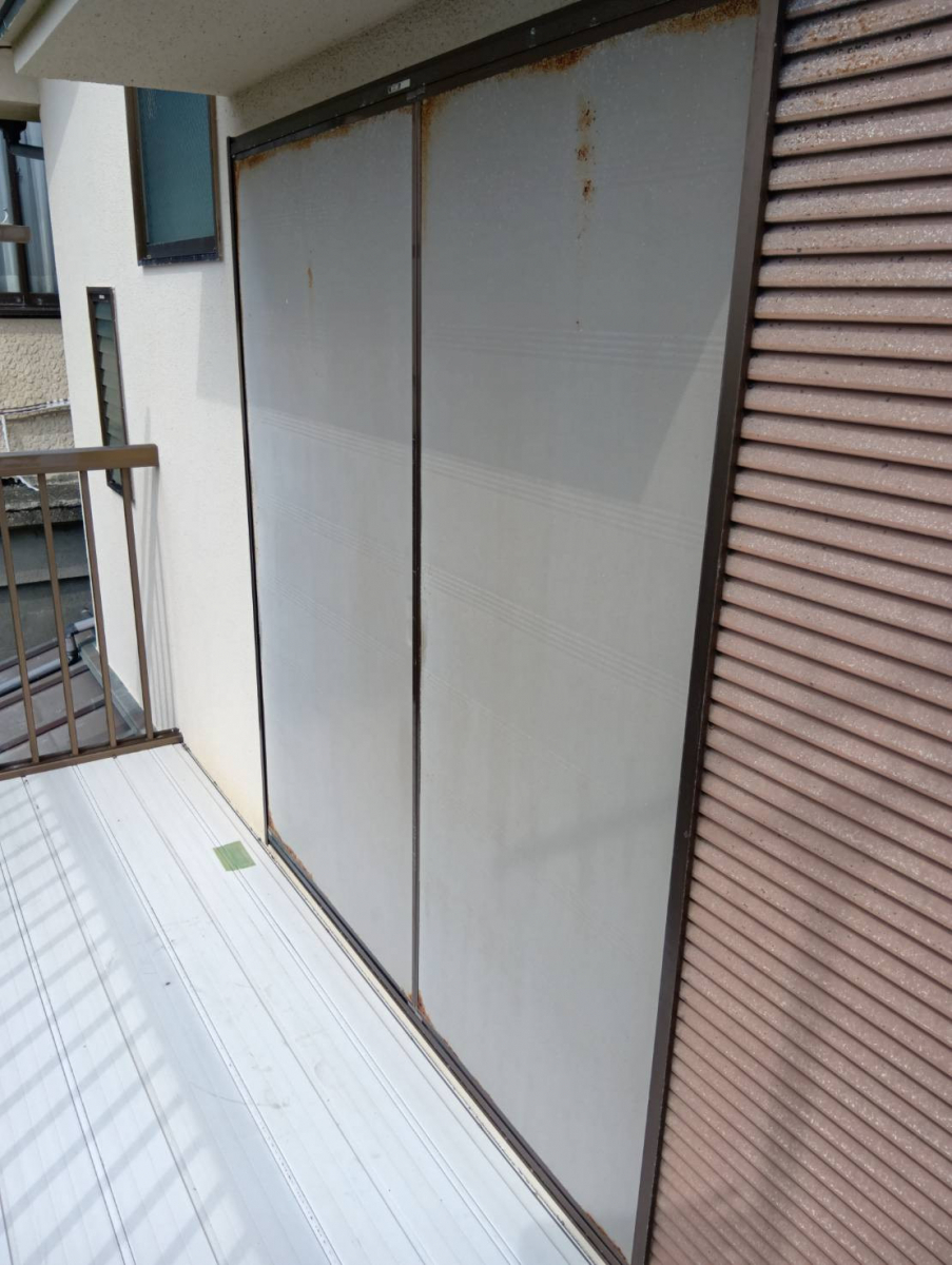 大成トーヨー住器の古くなった雨戸パネルを交換しませんか?の施工前の写真1