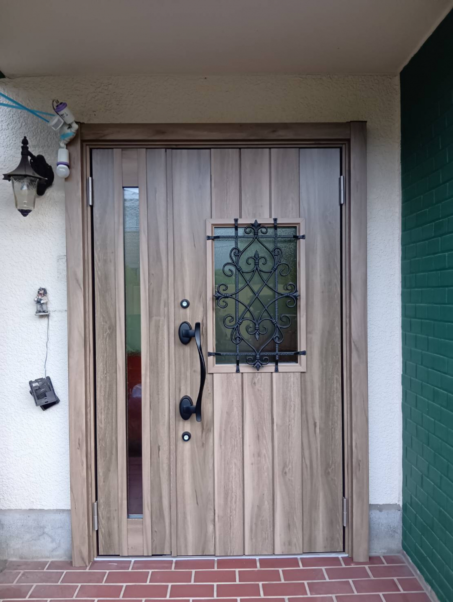 大成トーヨー住器の玄関まるごと交換してみませんかの施工後の写真1