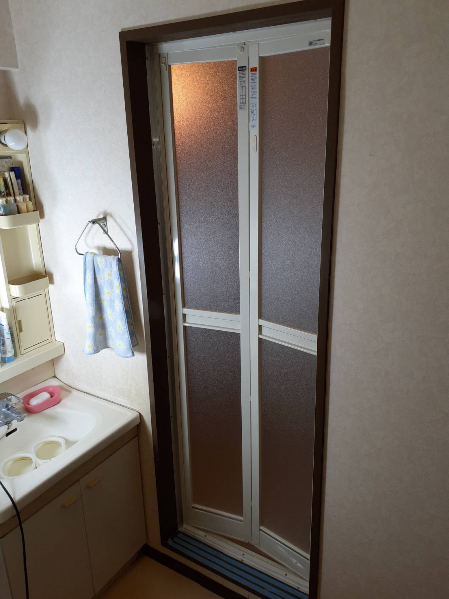 大成トーヨー住器のリシェント浴室中折れドア｜浴室ドア交換｜リフォーム｜小田原市の施工後の写真2