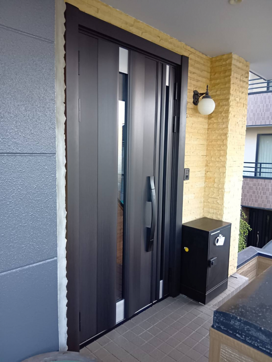 大成トーヨー住器のリフォーム|玄関ドア|リシェント|小田原市の施工後の写真1
