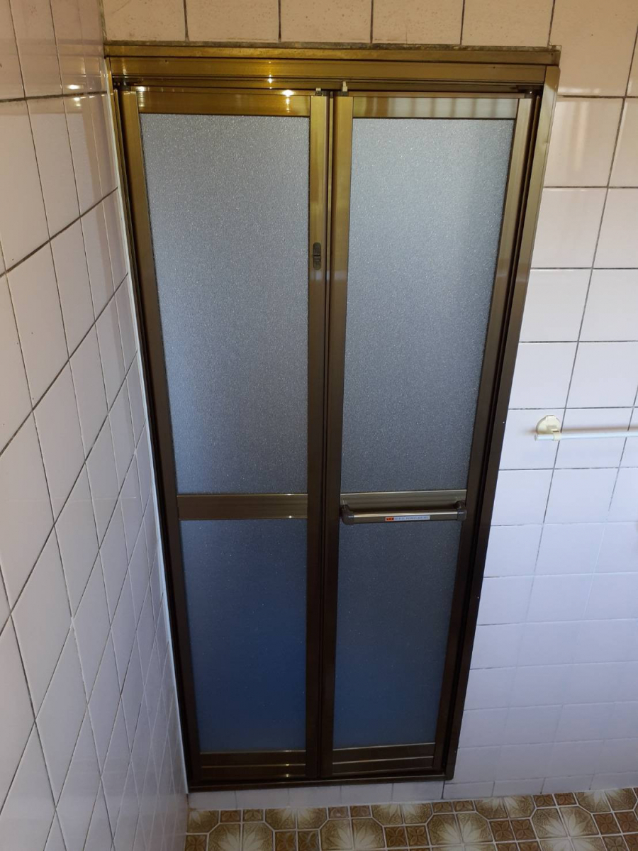 大成トーヨー住器のリシェント浴室ドア交換｜浴室中折ドア交換｜浴室入口リフォーム｜大成トーヨー住器（株）｜大井付近の施工後の写真1