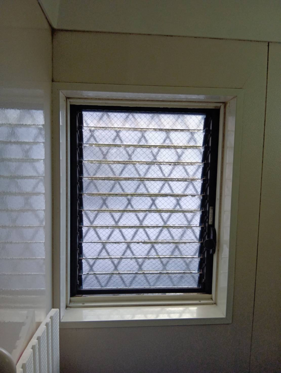 大成トーヨー住器の外窓交換｜リプラス｜壊さないリフォーム｜カバー工法｜１ＤＡＹリフォーム｜小田原市の施工前の写真1