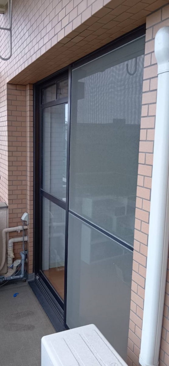 大成トーヨー住器の外窓交換｜マンション用リプラス｜カバー工法｜小田原市の施工前の写真1