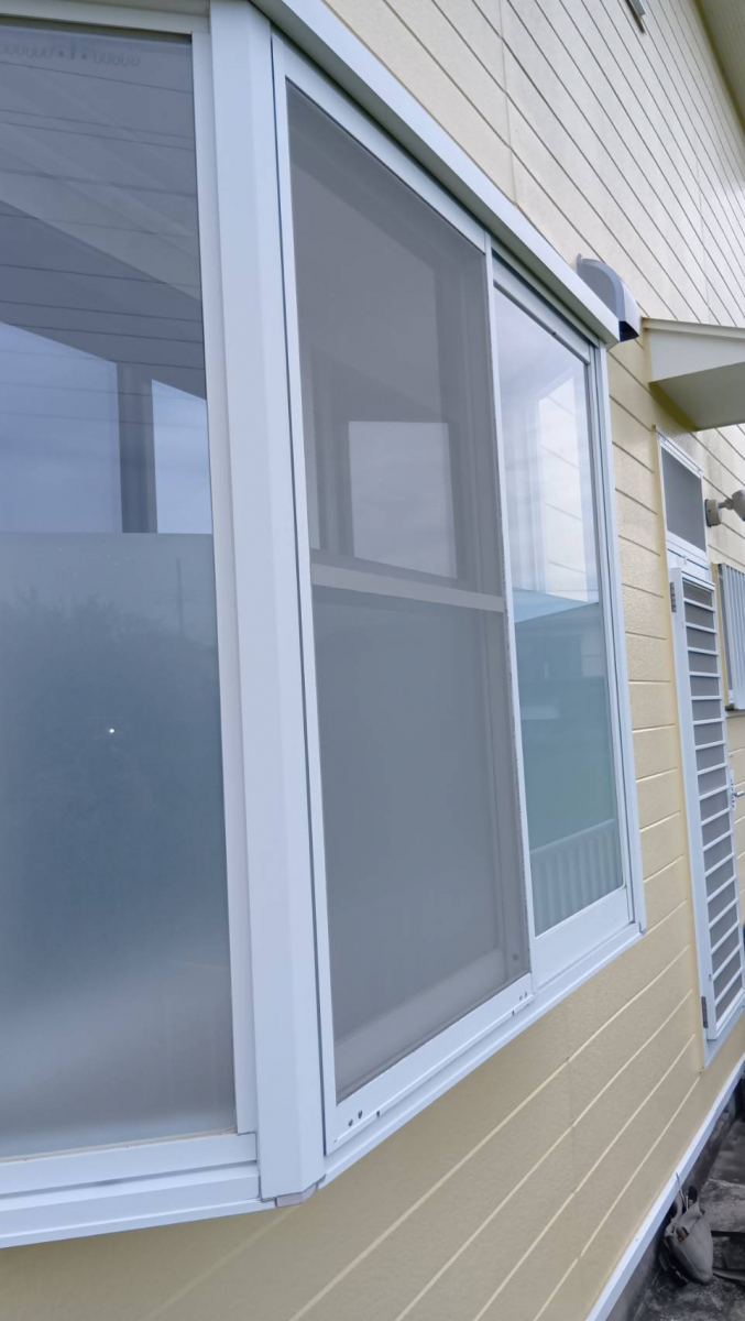 大成トーヨー住器の面格子取付｜防犯｜目隠し効果｜ヒシクロス｜１日リフォーム｜小田原市内の施工前の写真1