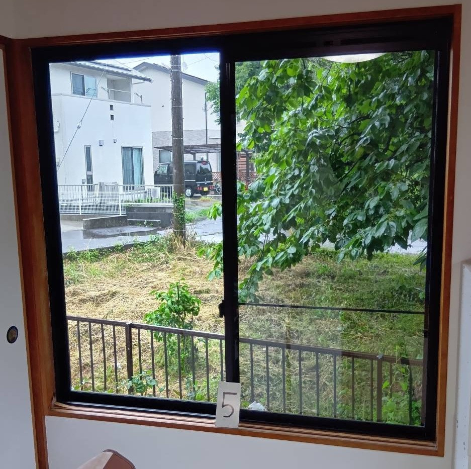 大成トーヨー住器の内窓｜インプラス｜1日リフォーム｜断熱効果｜光熱費削減｜小田原市の施工前の写真1