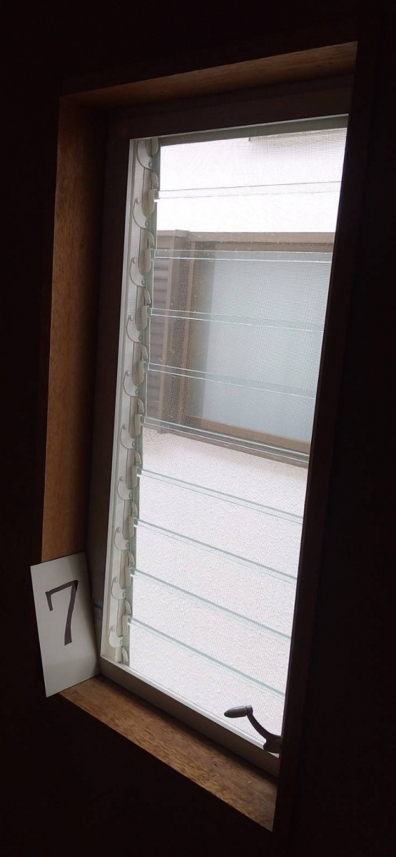大成トーヨー住器の１dayリフォーム｜取替窓｜リプラス｜ヒートショック対策｜平塚市の施工前の写真1