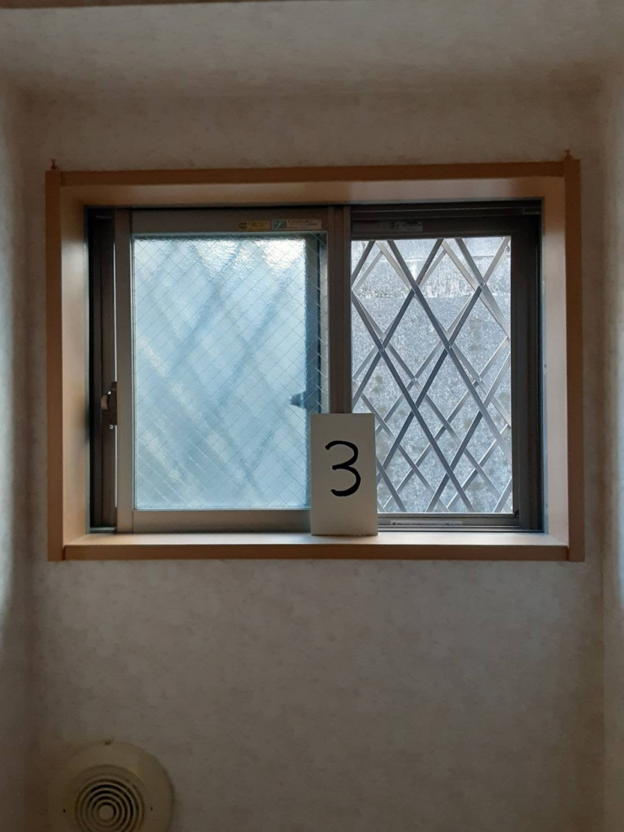 大成トーヨー住器の窓断熱リフォーム｜内窓｜インプラス｜壊さないリフォーム｜南足柄市の施工前の写真1