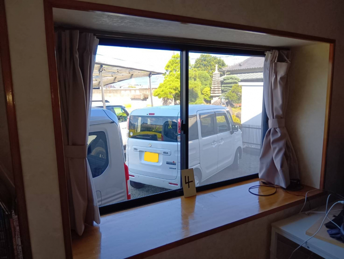 大成トーヨー住器の窓断熱リフォーム｜内窓｜二重窓｜インプラス｜壊さないリフォーム｜小田原市の施工前の写真1