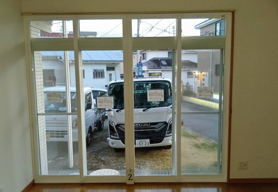 大成トーヨー住器の内窓設置｜インプラス取付工事｜補助金｜小田原市｜壊さないリフォーム｜入る隙なし｜断熱リフォームの施工後の写真1