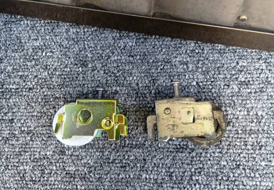 大成トーヨー住器の戸車交換｜雨戸戸車｜浴室引戸戸車｜松田町の施工後の写真2