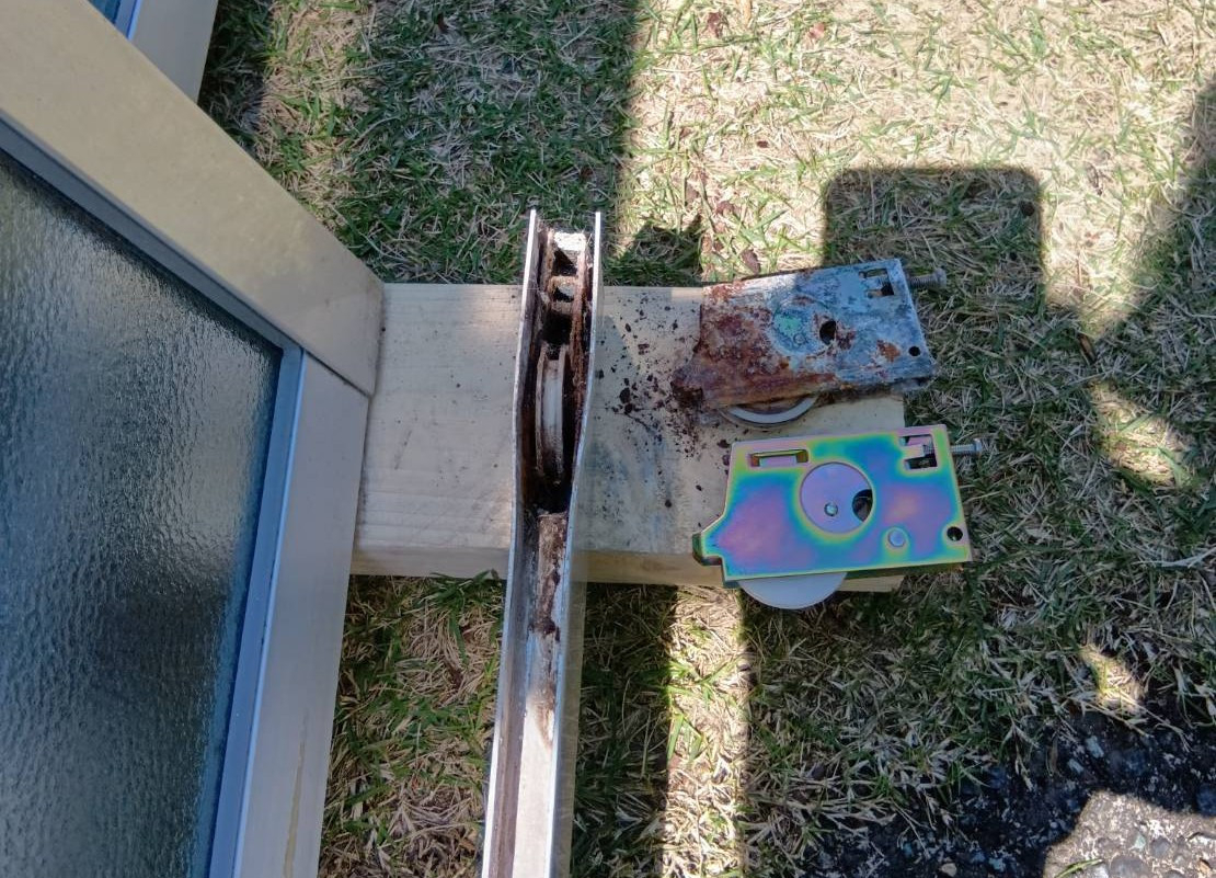 大成トーヨー住器の戸車交換｜雨戸戸車｜浴室引戸戸車｜松田町の施工後の写真3