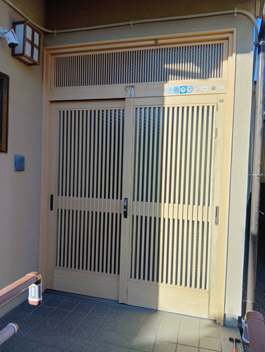 大成トーヨー住器のリフォーム、玄関引戸、１日工事、リシェントの施工前の写真1
