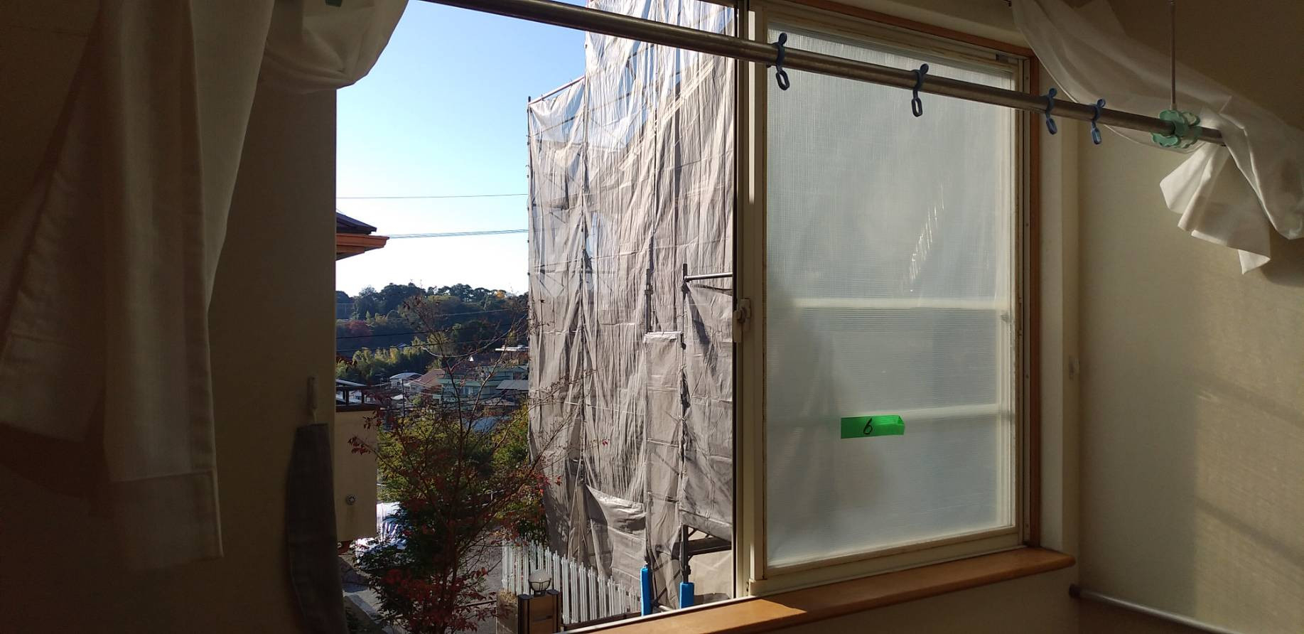 大成トーヨー住器のインプラス｜内窓取付｜補助金活用｜１日施工｜壁を壊さないリフォーム｜暑さ・寒さ入る隙なし｜小田原｜の施工前の写真1