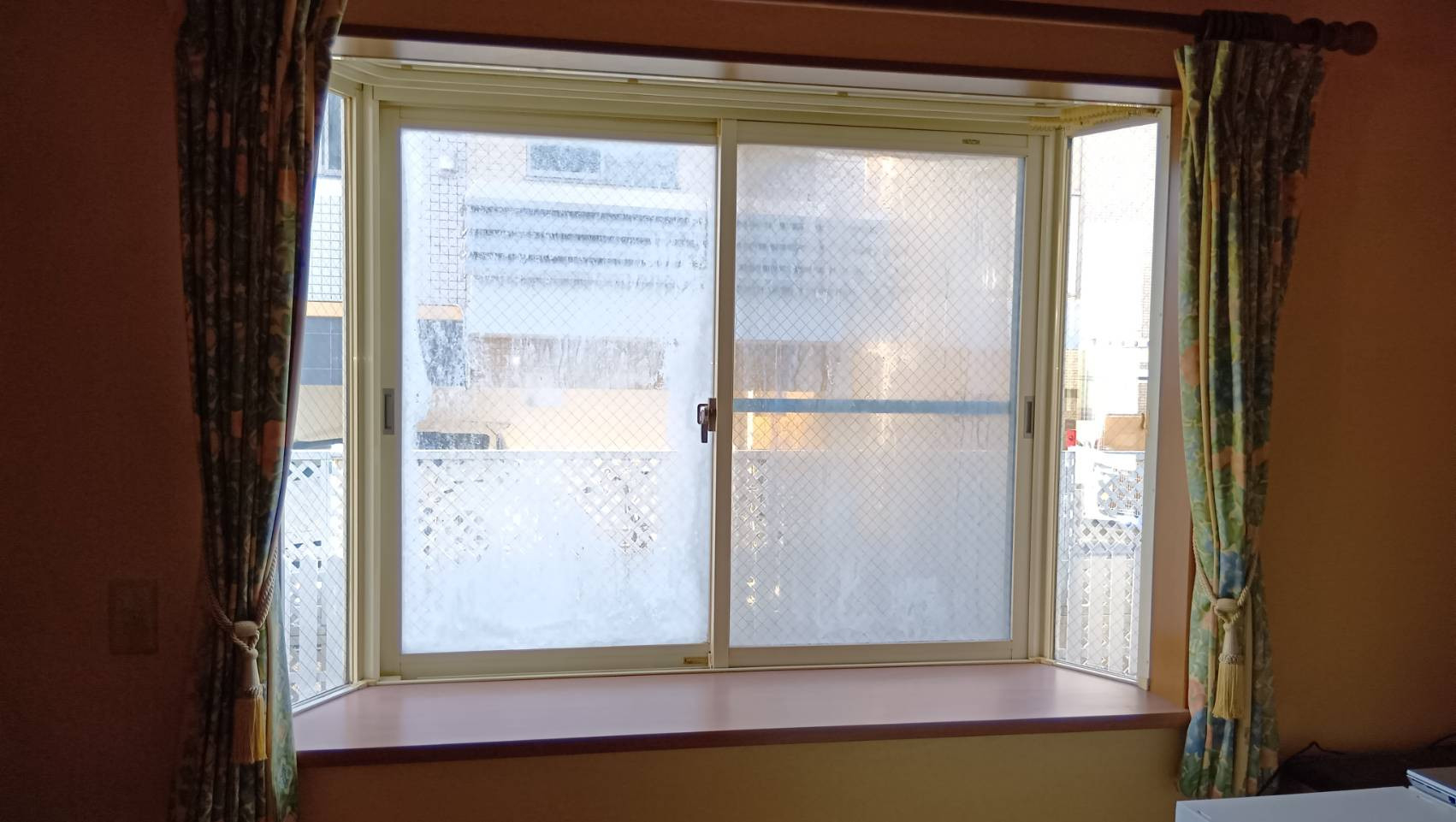 大成トーヨー住器のガラス交換｜壊さないリフォーム｜二宮付近の施工前の写真1