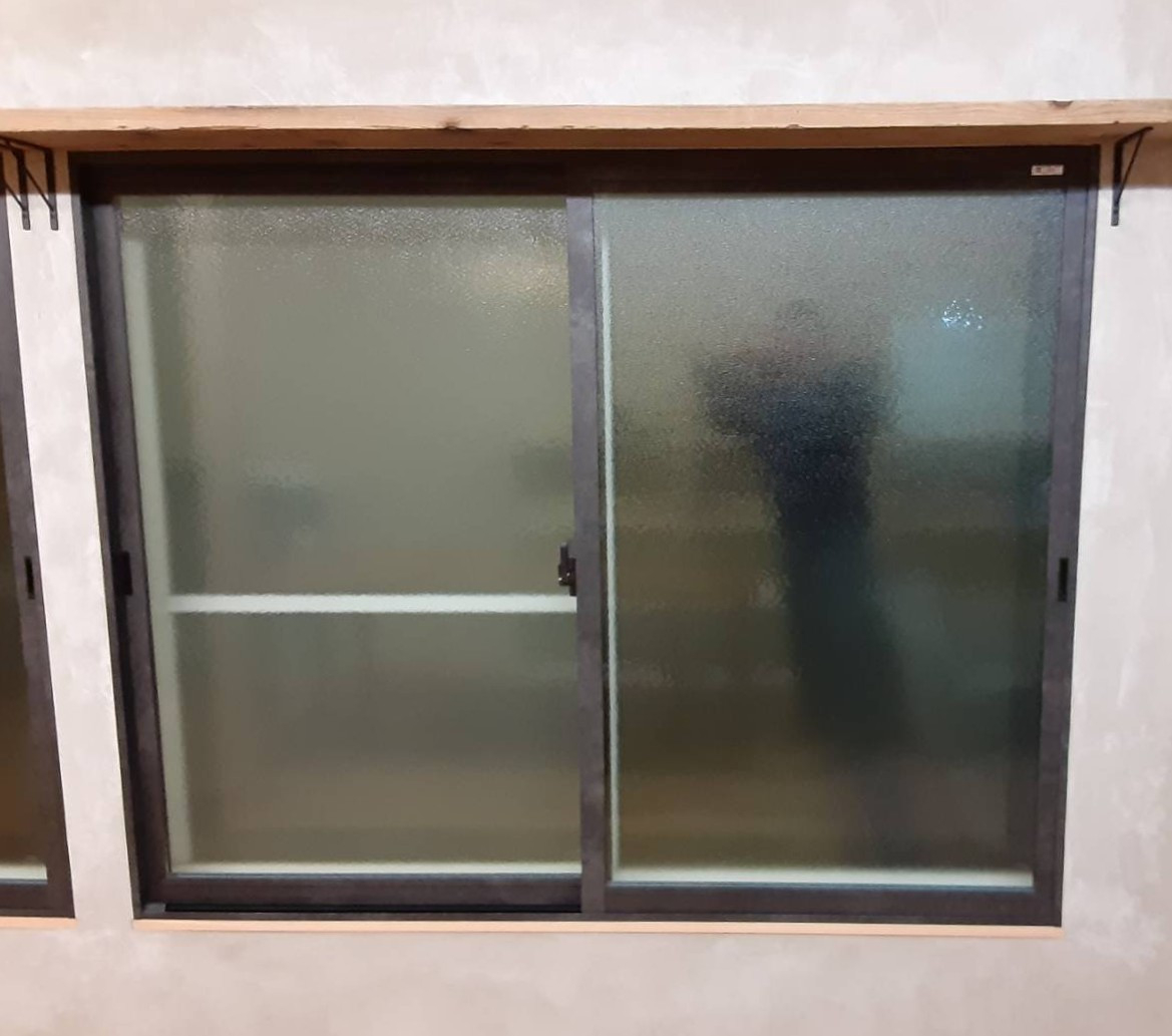 大成トーヨー住器の内窓取付｜インプラス｜補助金活用｜１日施工｜暑さ・寒さ入る隙なし｜茅ヶ崎市の施工後の写真1