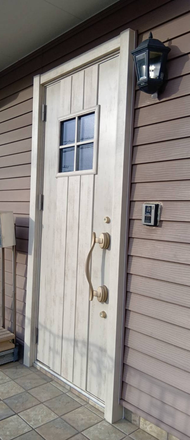 大成トーヨー住器のリシェント玄関ドア｜玄関交換｜壁を壊さないリフォーム｜１日施工｜小田原市内の施工後の写真1