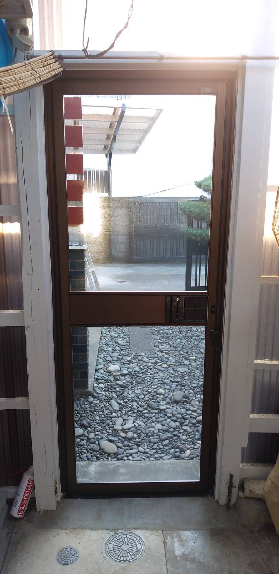 大成トーヨー住器の汎用ドア用網戸取付｜後から工事｜真鶴付近の施工後の写真2