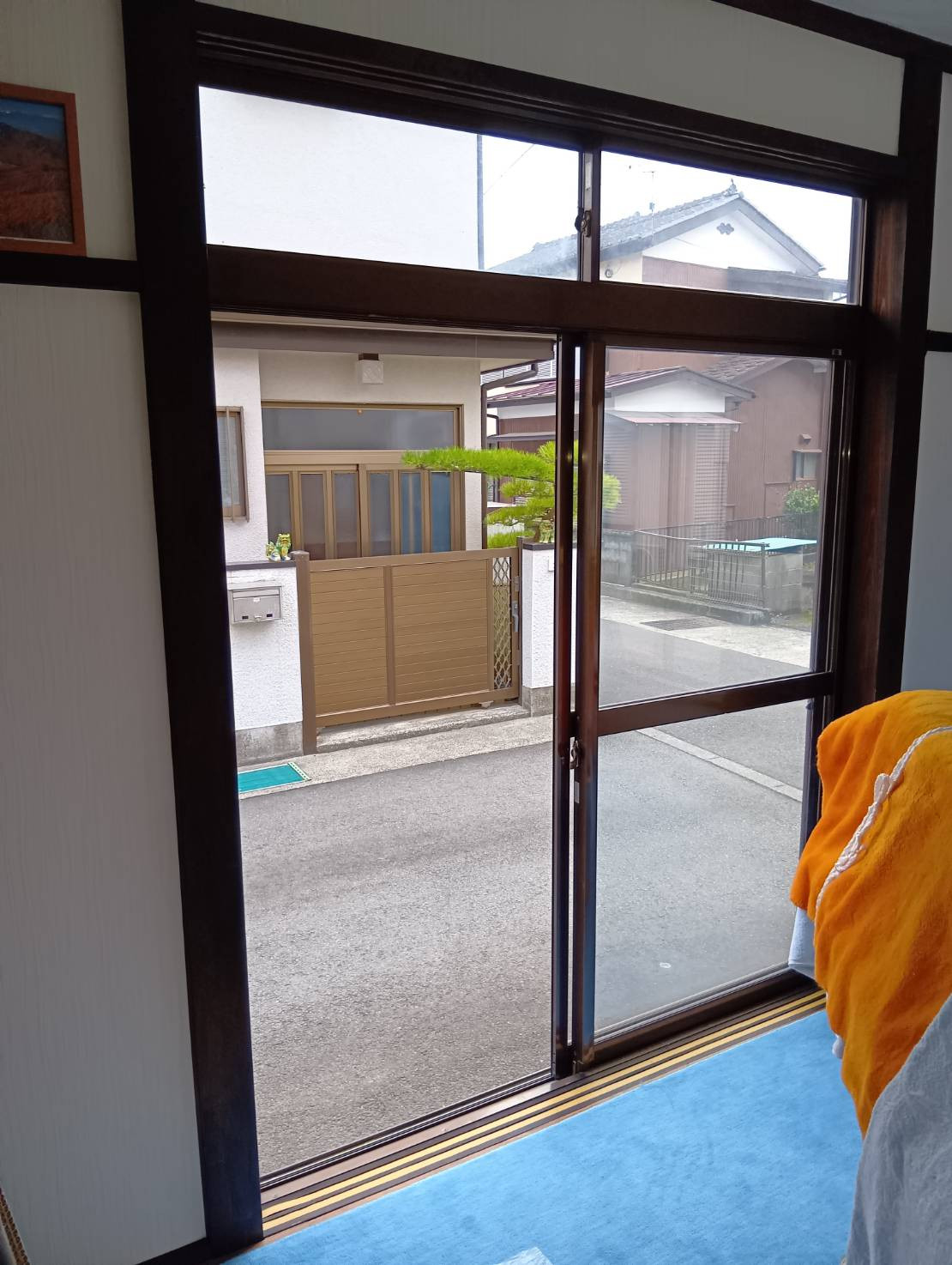 大成トーヨー住器のインプラス｜内窓取付｜補助金活用｜１日施工｜壁を壊さないリフォーム｜暑さ・寒さ入る隙なし｜小田原の施工前の写真1