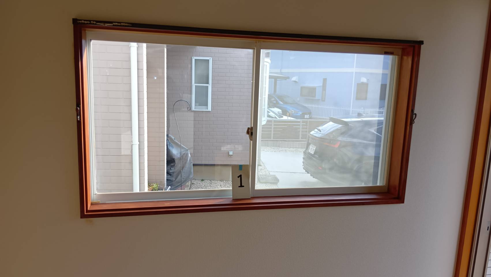 大成トーヨー住器のインプラス｜内窓取付｜二重窓｜補助金活用｜１日施工｜壁を壊さないリフォーム｜南足柄の施工前の写真1