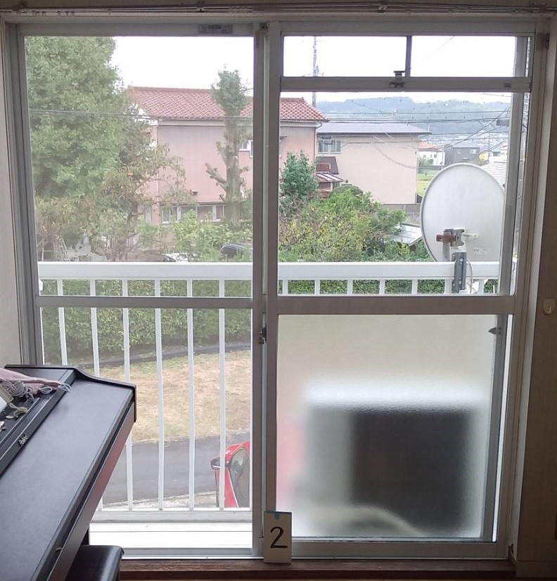 大成トーヨー住器のインプラス｜内窓取付｜補助金活用｜１日施工｜壁を壊さないリフォーム｜小田原市の施工前の写真1