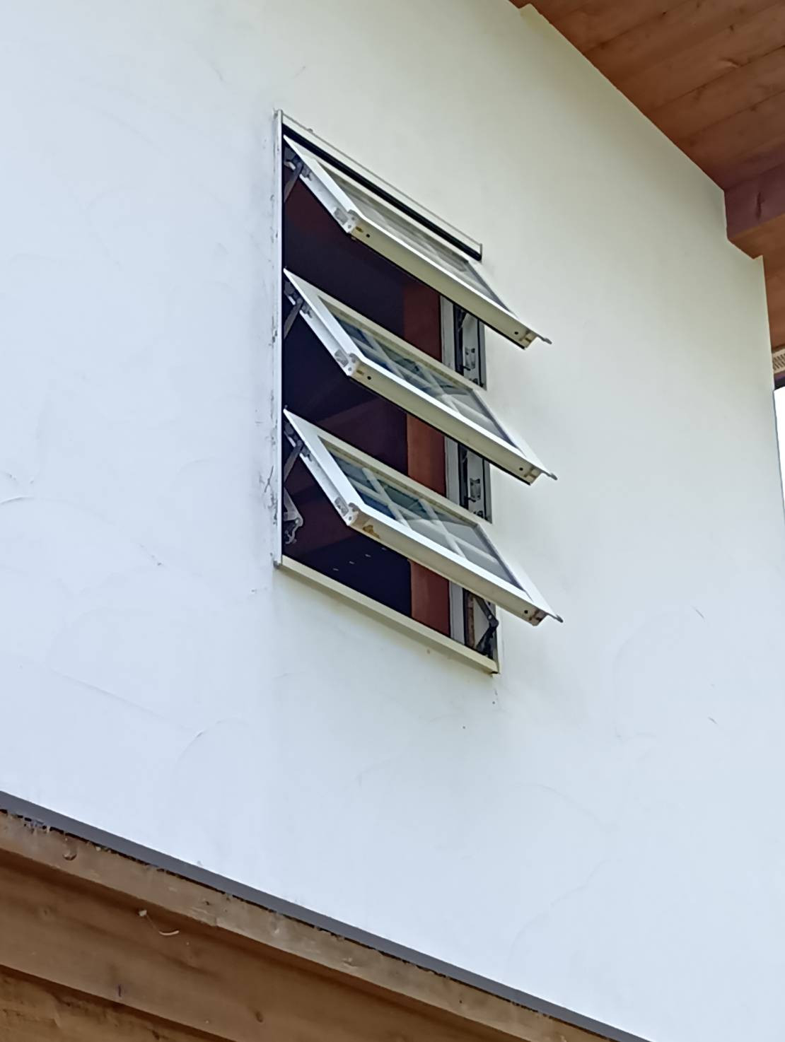 大成トーヨー住器の外窓交換｜窓交換リフォーム｜取替窓｜リプラス｜補助金｜壊さないリフォーム｜小田原市の施工前の写真1