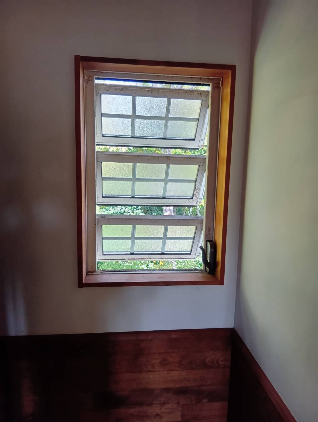 大成トーヨー住器の外窓交換｜窓交換リフォーム｜取替窓｜リプラス｜補助金｜壊さないリフォーム｜小田原市の施工前の写真2