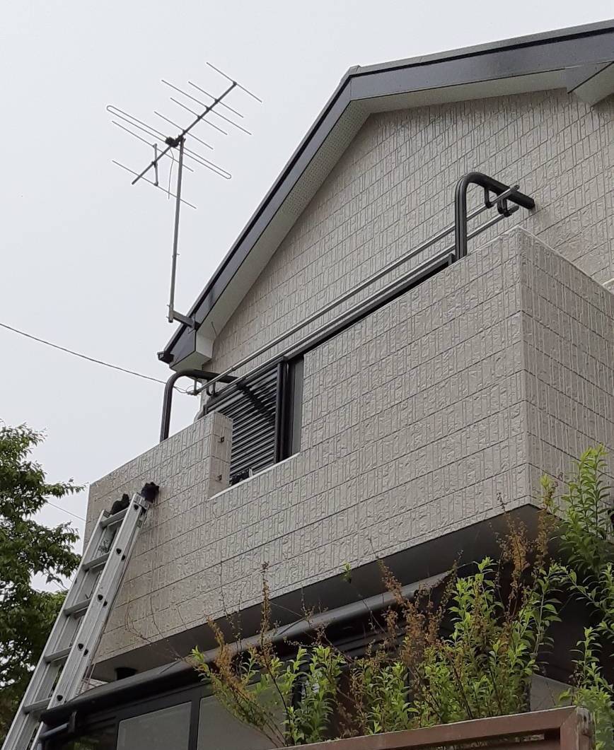 大成トーヨー住器のベランダ笠木工事｜コーピング工事｜ハンドラインⅢ｜平型コーピング｜小田原市｜の施工前の写真1