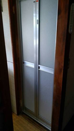 大成トーヨー住器の浴室入口ドア取替工事施工事例写真1