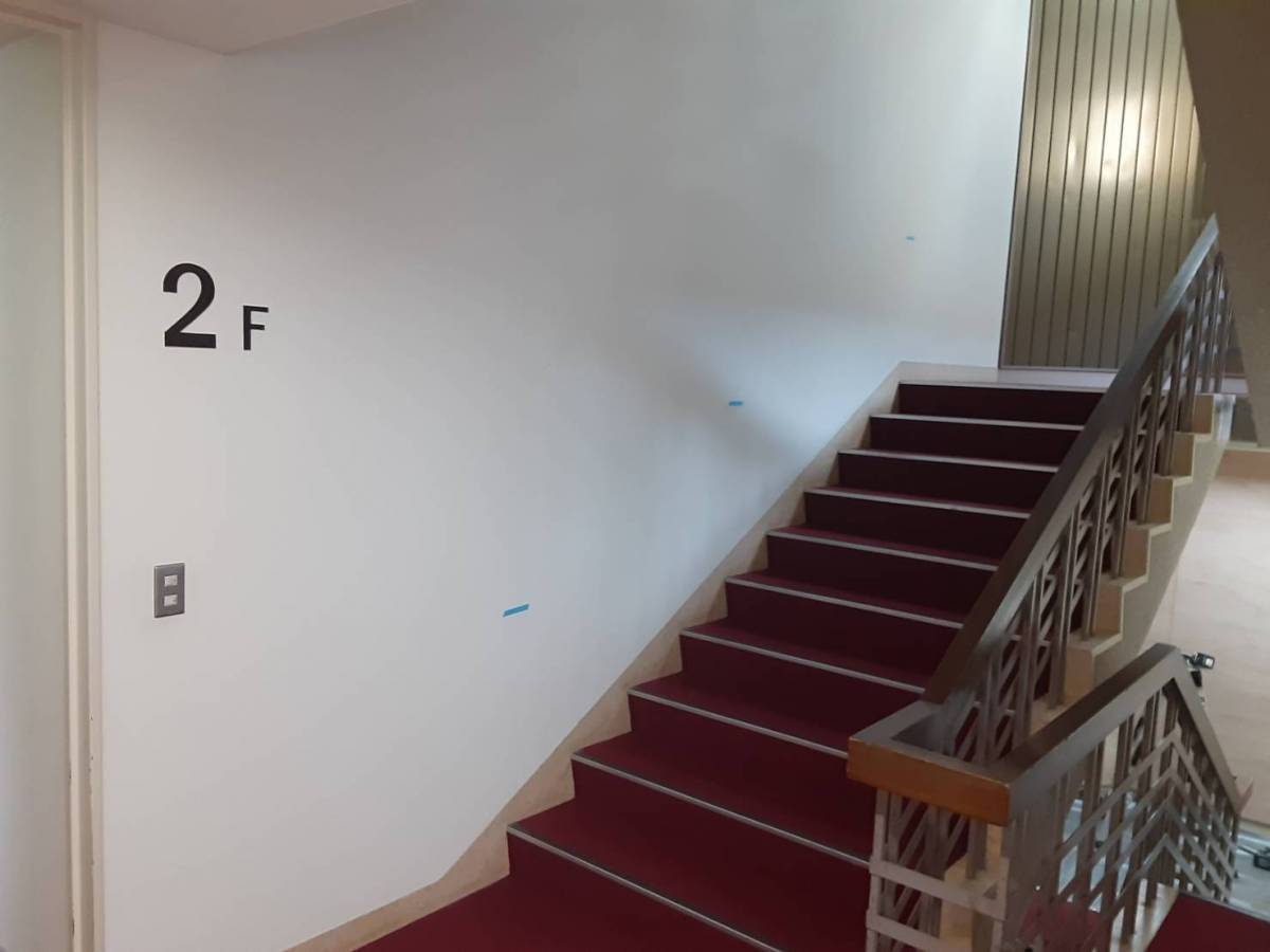 大成トーヨー住器の階段手すり工事の施工前の写真1