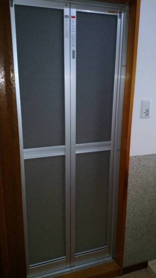 大成トーヨー住器の浴室入口ドア取替工事施工事例写真1