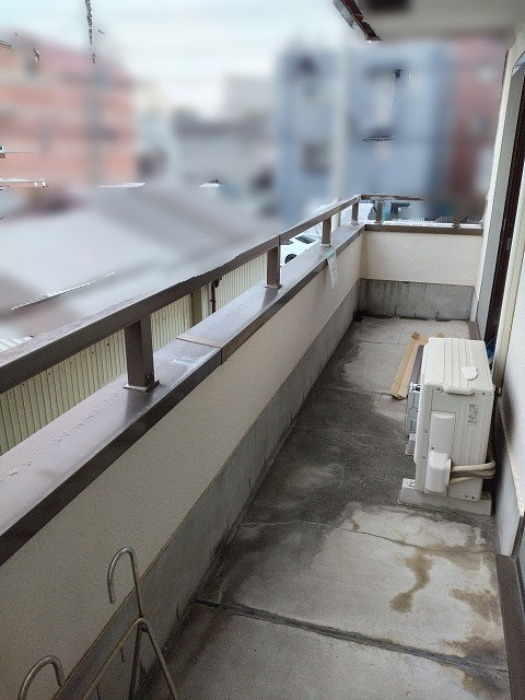 そうぶwindow&doorの【江戸川区】ベランダ用物干し設置工事の施工前の写真1