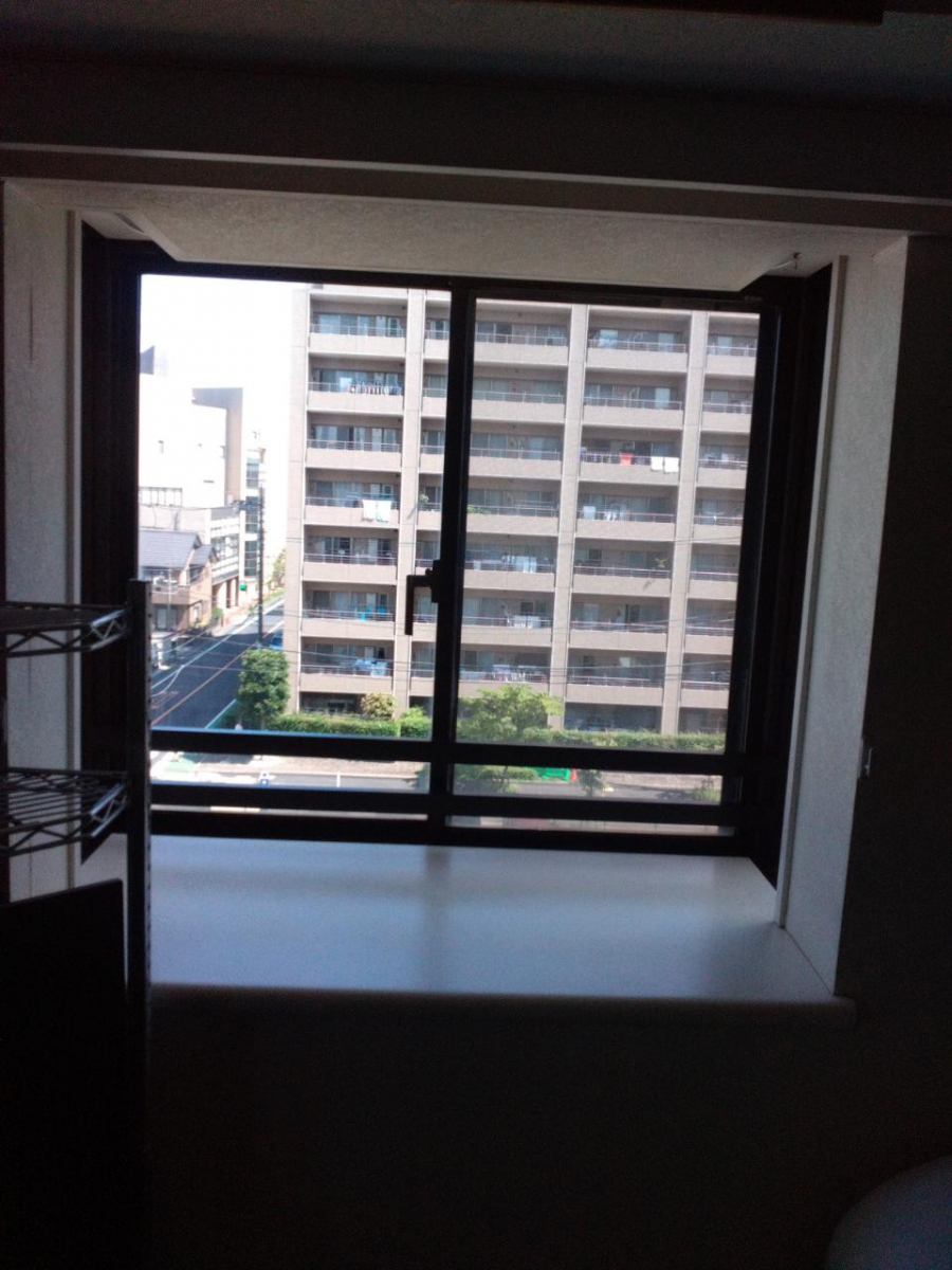 そうぶwindow&doorの【江戸川区】出窓にも内窓インプラス工事の施工前の写真1