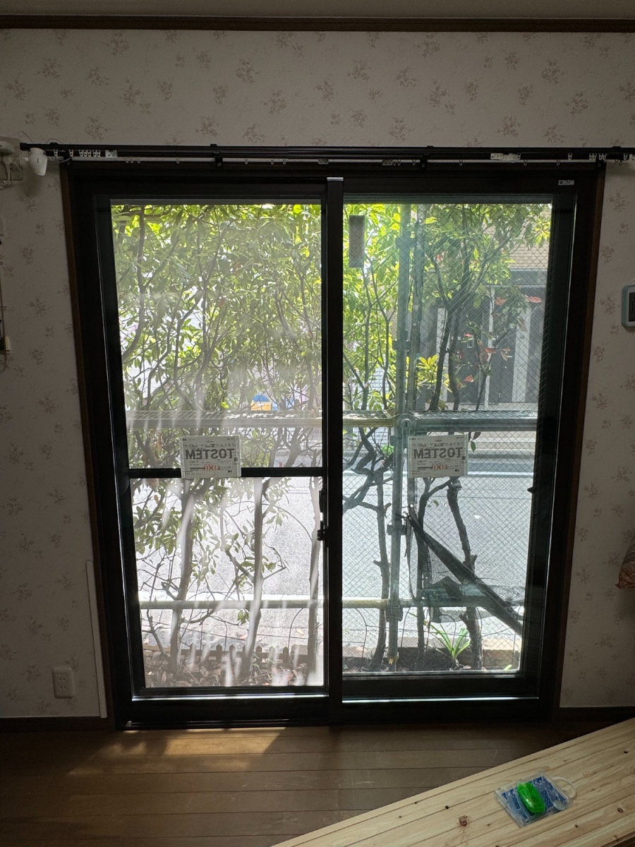 そうぶwindow&doorの【江戸川区】日差しが気になる南向きの窓に内窓インプラスの施工後の写真1