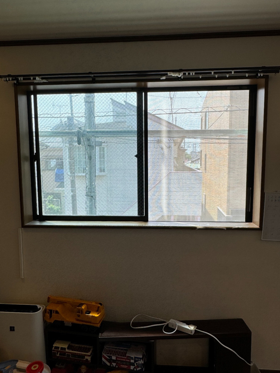 そうぶwindow&doorの【江戸川区】日差しが気になる南向きの窓に内窓インプラスの施工前の写真2