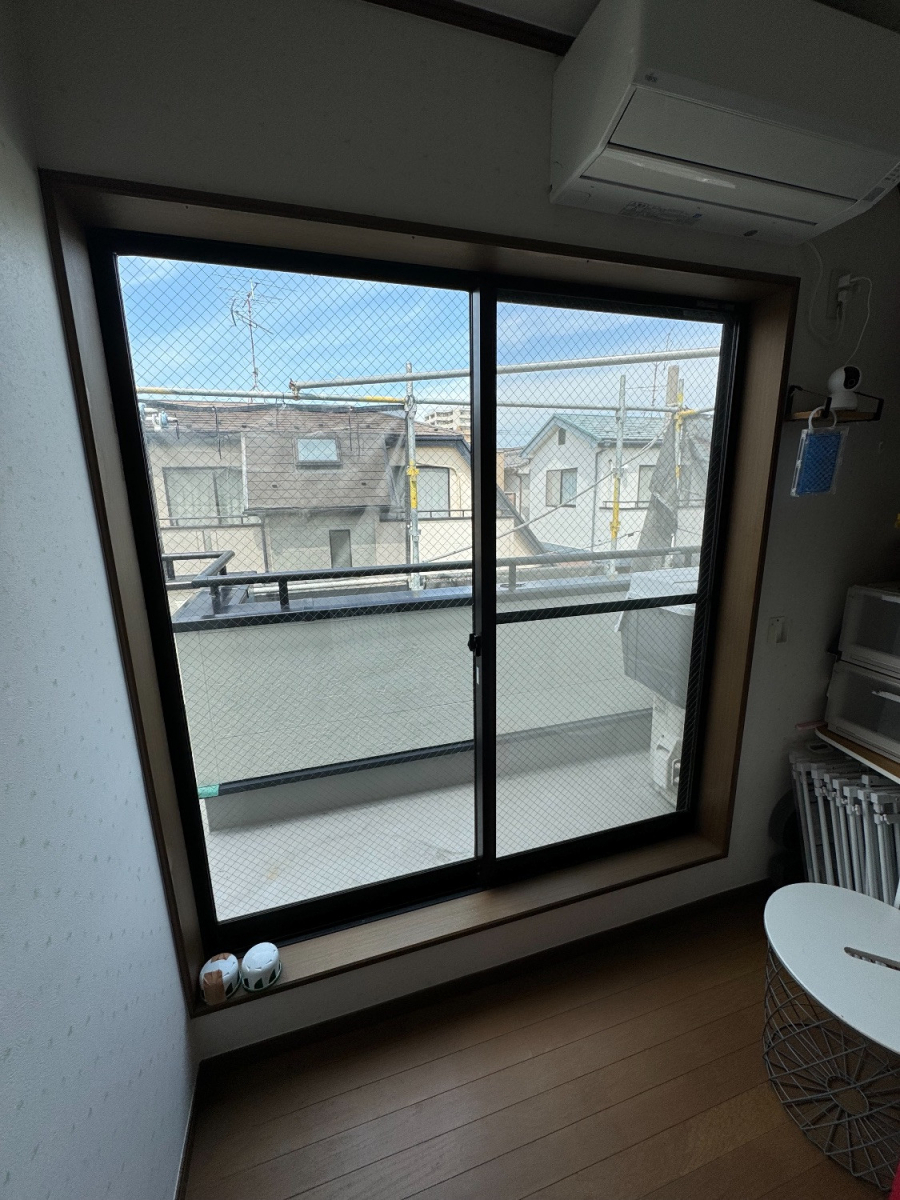 そうぶwindow&doorの【江戸川区】日差しが気になる南向きの窓に内窓インプラスの施工前の写真3