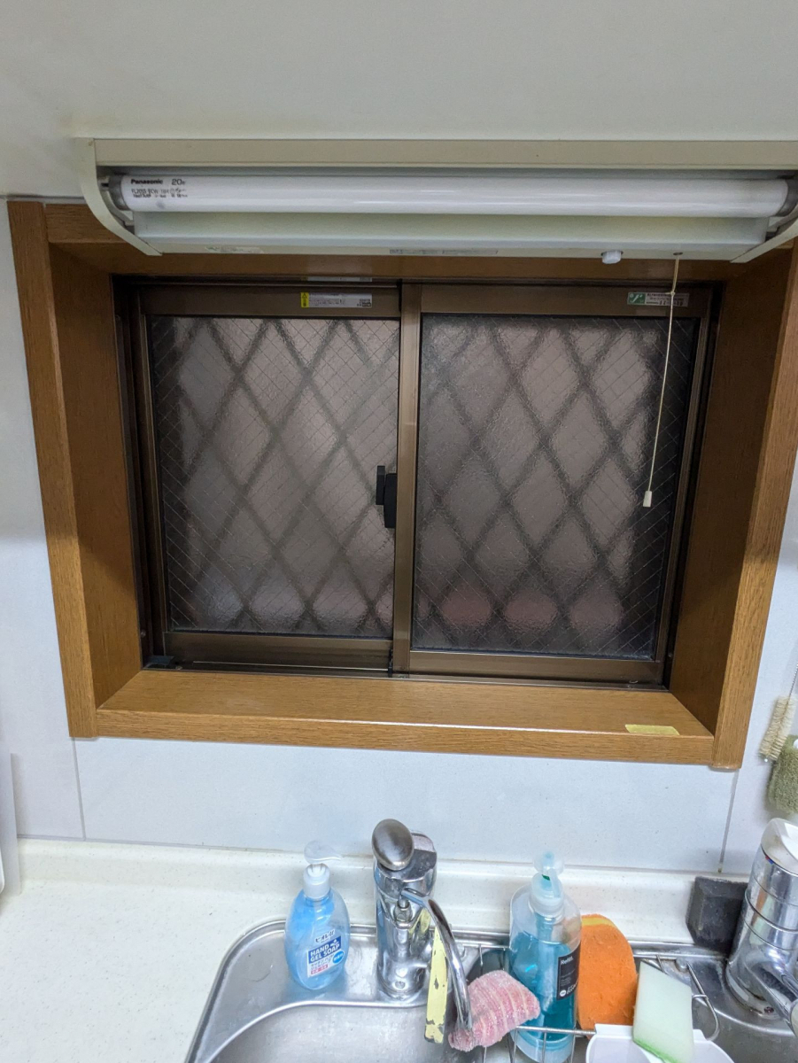 そうぶwindow&doorの【江戸川区】キッチン窓に内窓インプラス(^^)/の施工前の写真1