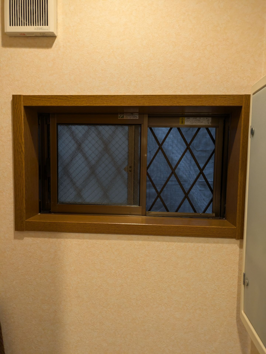 そうぶwindow&doorの【江戸川区】キッチン窓に内窓インプラス(^^)/の施工前の写真2
