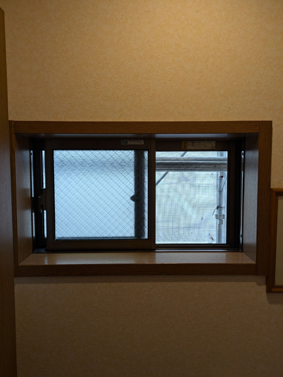 そうぶwindow&doorの【江戸川区】トイレの窓に内窓インプラス設置工事(*^^*)の施工前の写真1
