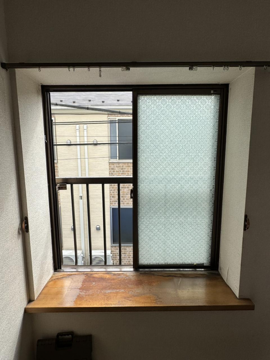 そうぶwindow&doorの【葛飾区】寝室の窓に内窓インプラス設置工事の施工前の写真2