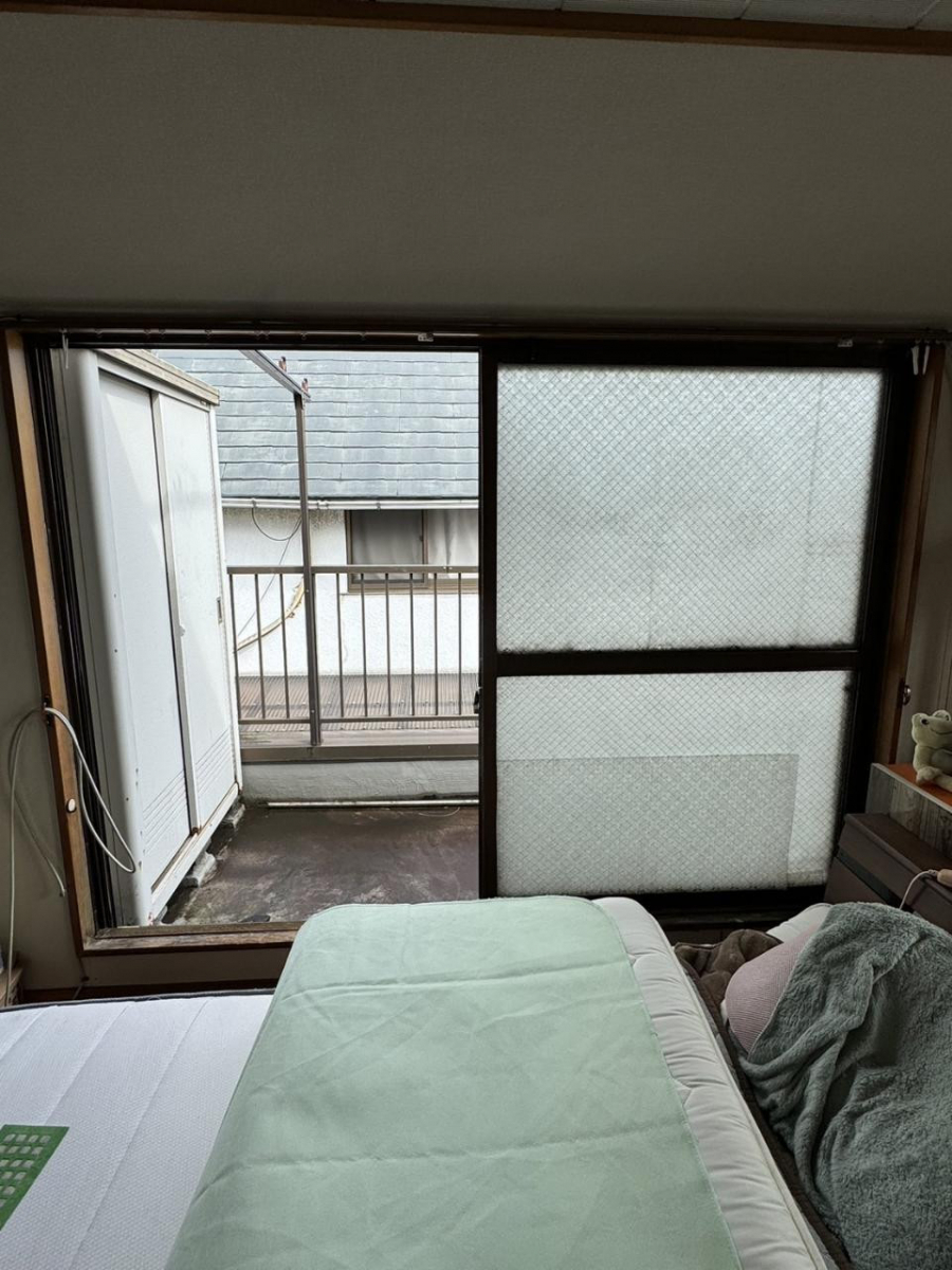 そうぶwindow&doorの【葛飾区】寝室の窓に内窓インプラス設置工事の施工前の写真3