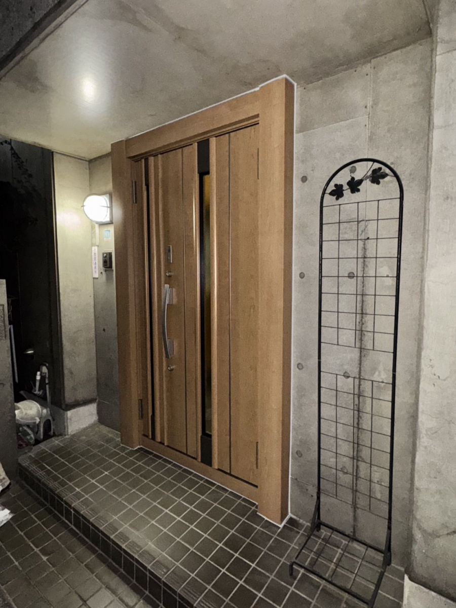 そうぶwindow&doorの【江戸川区】補助金を使って断熱&防犯対策ができる玄関ドアへ!!の施工後の写真1